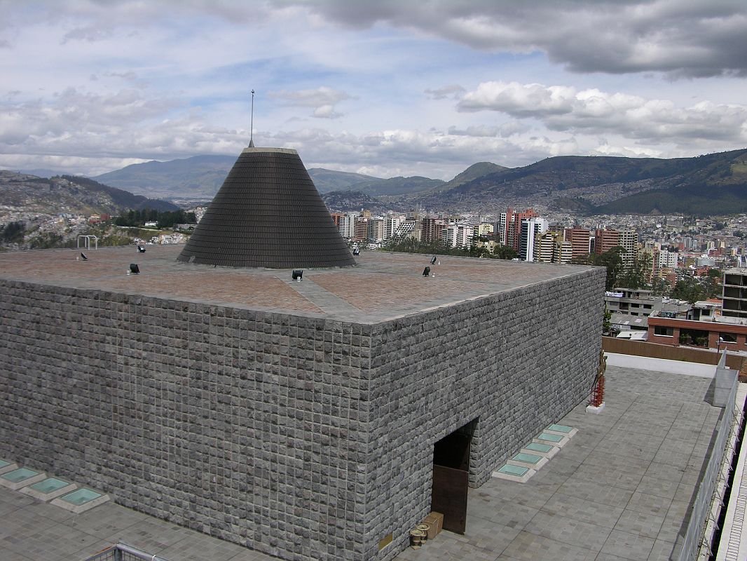 Ecuador Quito Guayasamin 1-02 Capilla del Hombre Outside